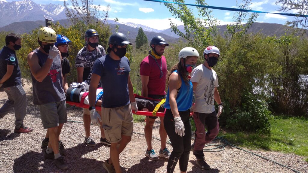 Botiquín de Primeros Auxilios para montaña o zonas agrestes.